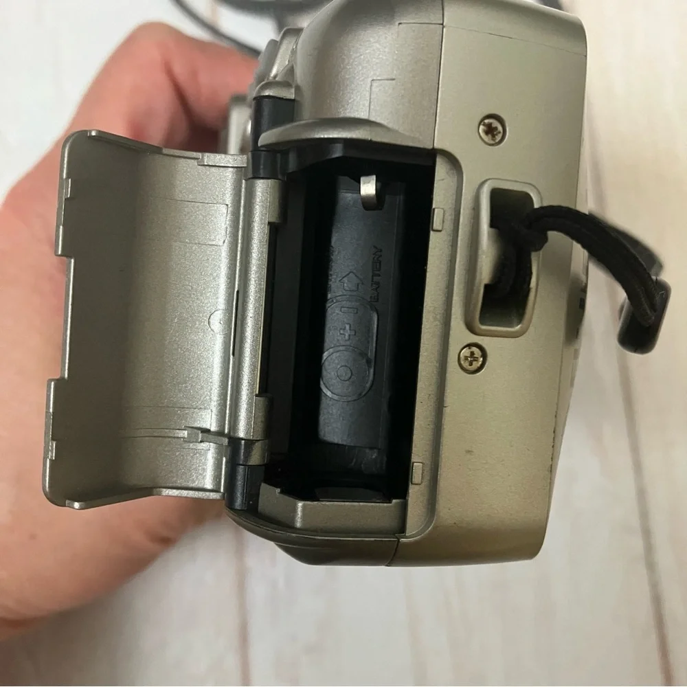 Fujifilm Discovery S1050 Zoom 35mm Point and Shoot Camera